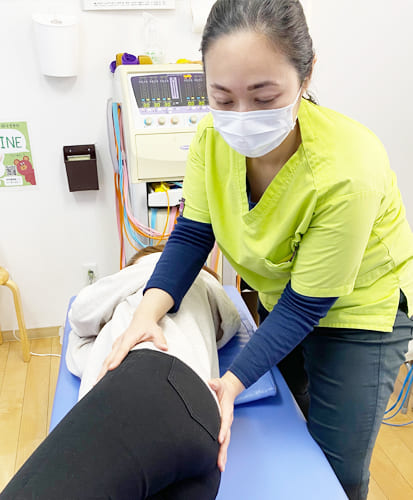 かがやき鍼灸整骨院のスタッフによるオーダーメイド施術